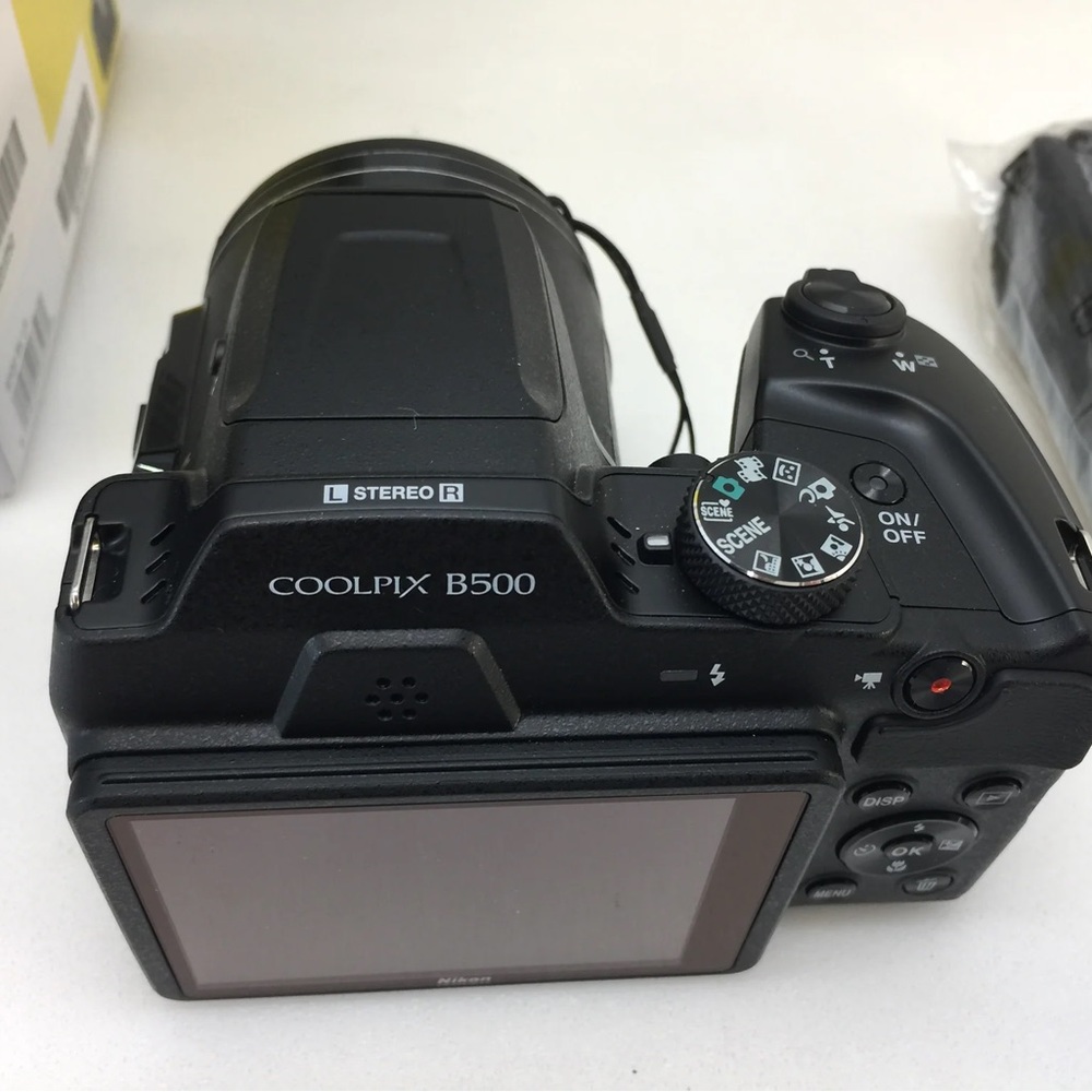 Nikon COOLPIX B500 16.0-Megapixel Digital Camera with memory card( LIKE NEW)